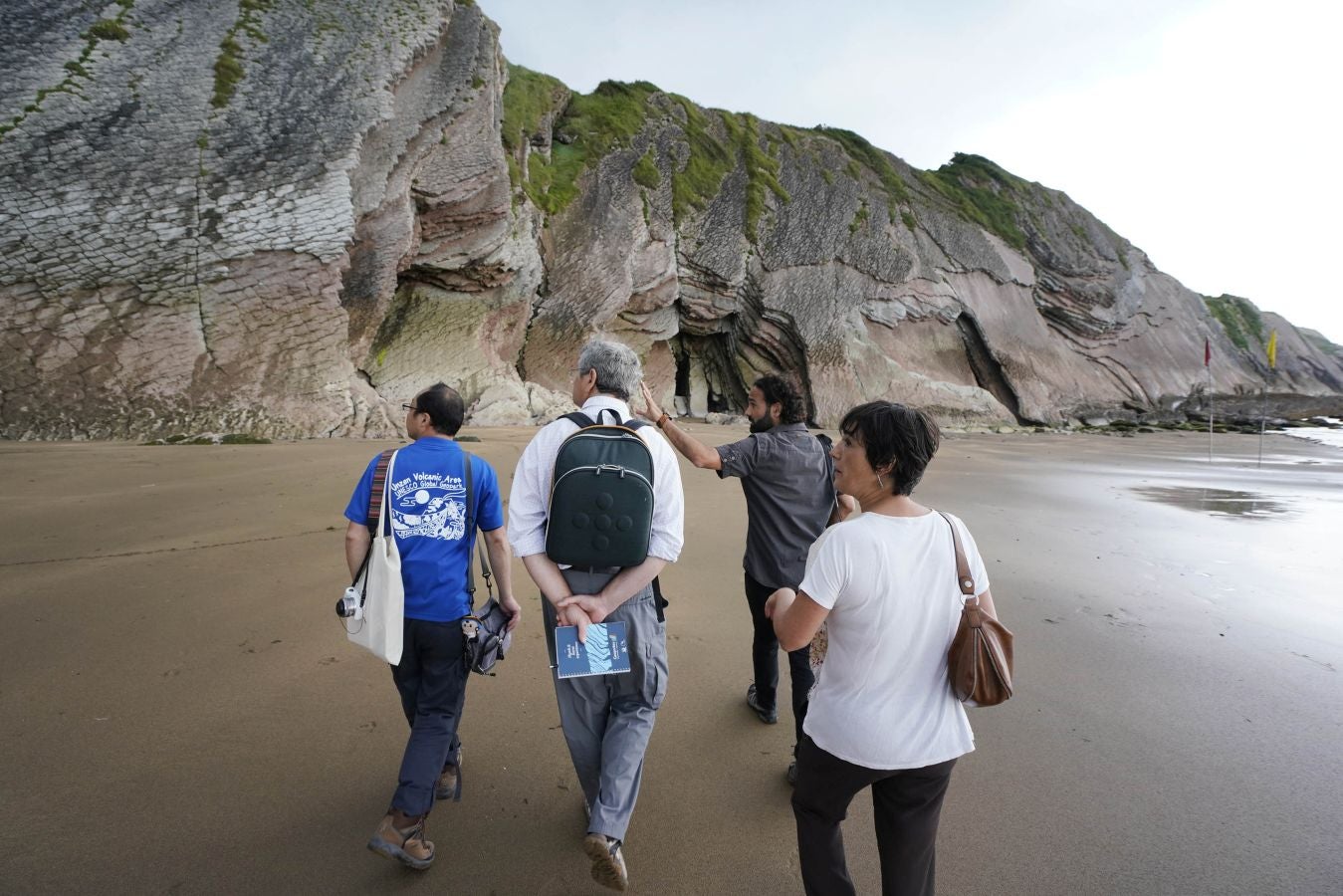 Cuatro años después de su primer proceso de revalidación, superado de manera contundente con una 'tarjeta verde', el Geoparque de la Costa Vasca acoge a evaluadores internacionales de la Unesco para determinar si continúa como Geoparque Mundial de la Unesco por un período de otros cuatro años.