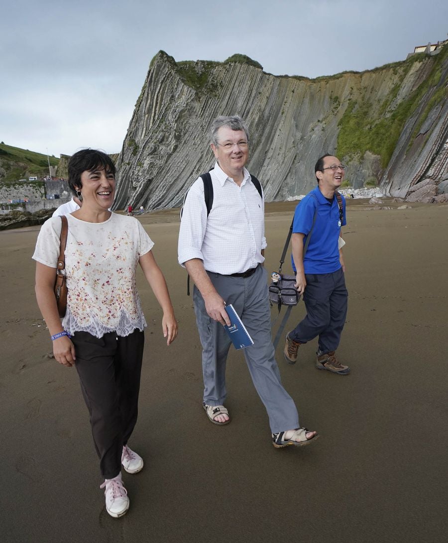 Cuatro años después de su primer proceso de revalidación, superado de manera contundente con una 'tarjeta verde', el Geoparque de la Costa Vasca acoge a evaluadores internacionales de la Unesco para determinar si continúa como Geoparque Mundial de la Unesco por un período de otros cuatro años.