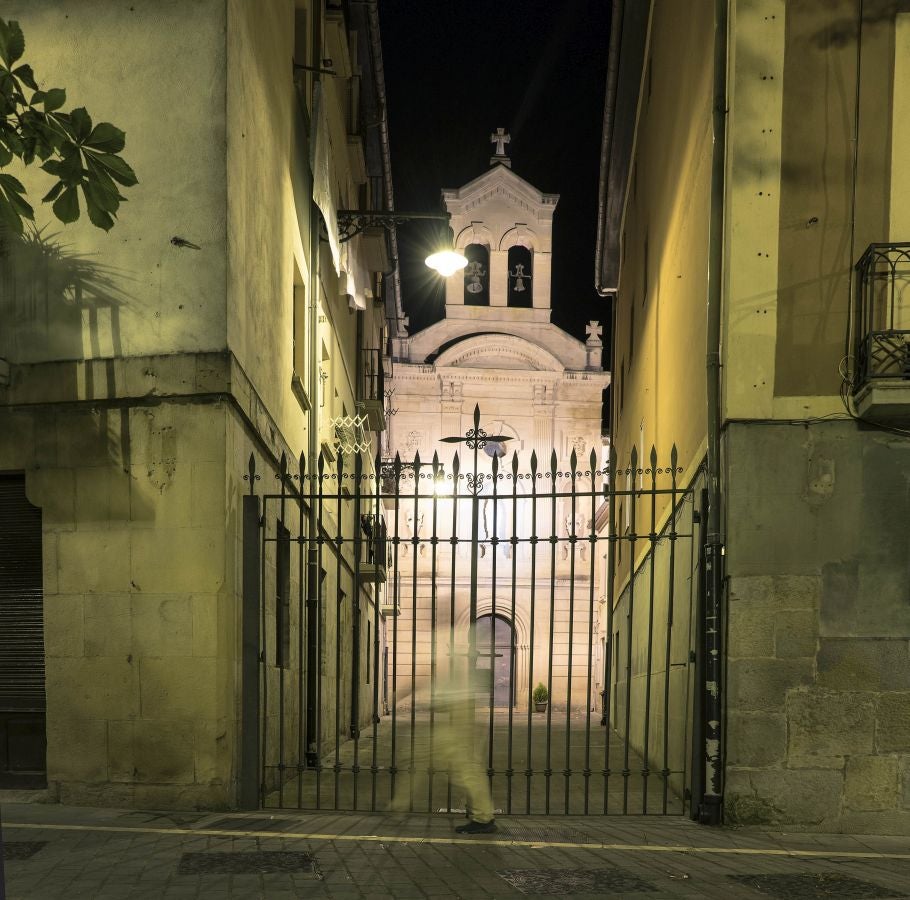 Pamplona, con sus rincones oscuros, sus fantasmas y sus leyendas de cuchillos