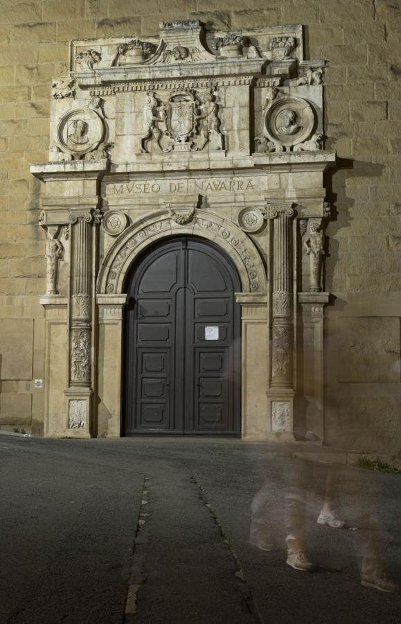 Pamplona, con sus rincones oscuros, sus fantasmas y sus leyendas de cuchillos
