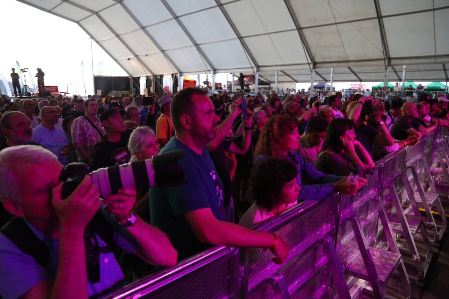 Esta noche, la actividad musical se concentra en la Benta, cuya enorme carpa alberga las actuaciones de Noa Voll Damn & The Hell Drinkers, JT Lauritsen & The Buckshot Hunters y los Canned Heat