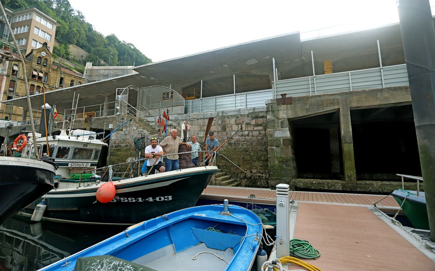 Los 'arrantzales' han paseado a la Virgen del Carmen como homenaje a la gente de la mar