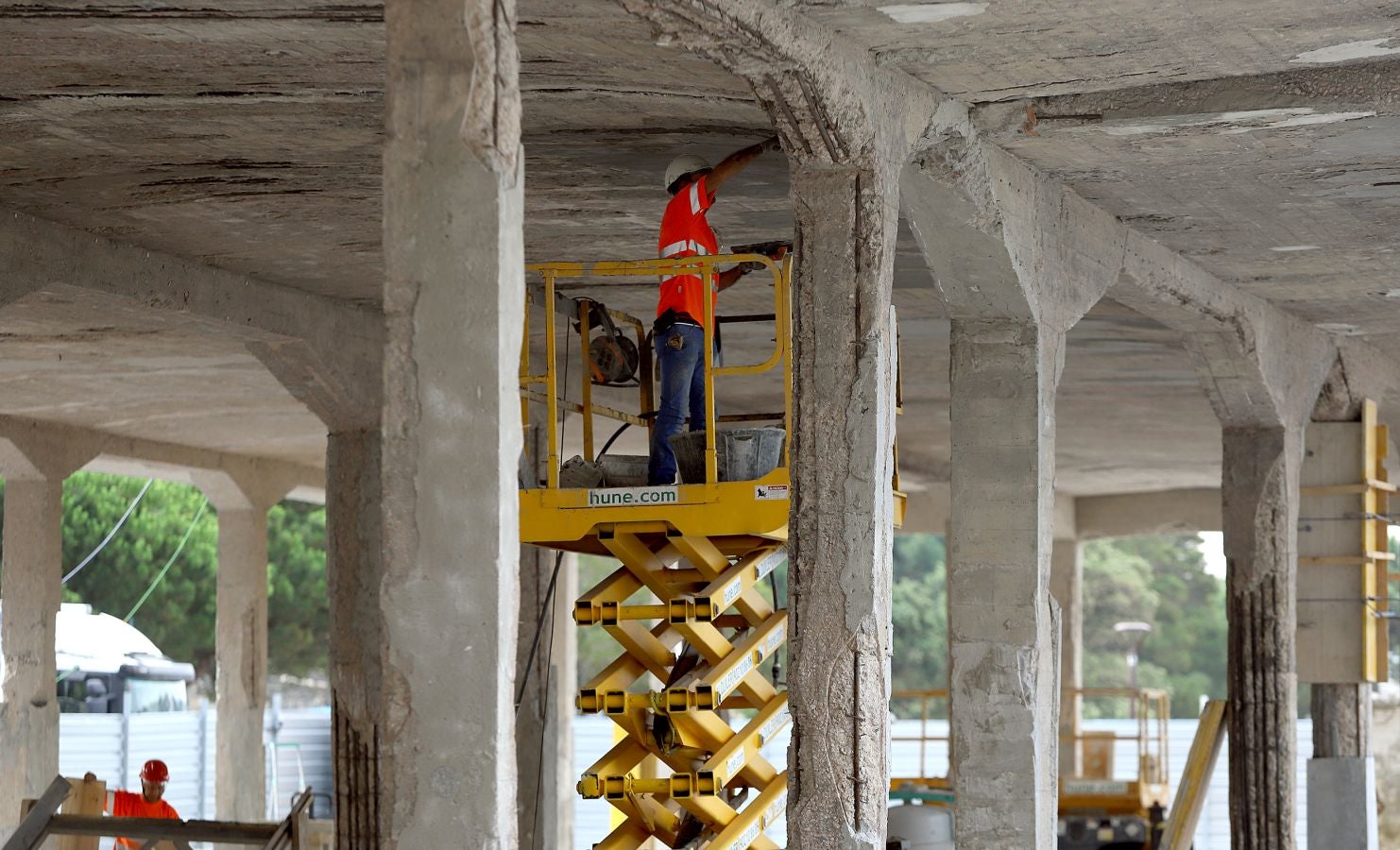 Los 'arrantzales' han paseado a la Virgen del Carmen como homenaje a la gente de la mar
