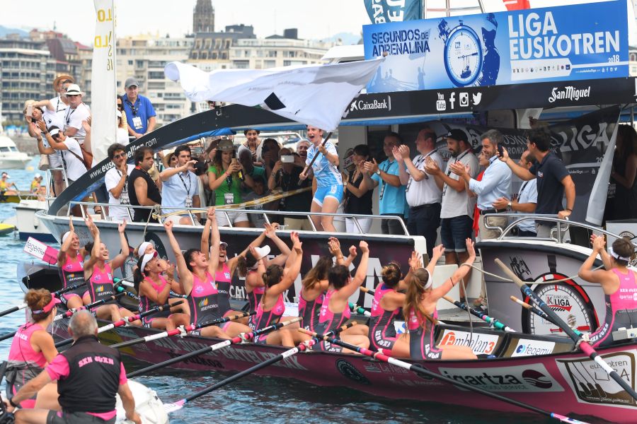 Las bateleras suman su quinta victoria liguera por delante de Orio, Arraun y Hondarribia.