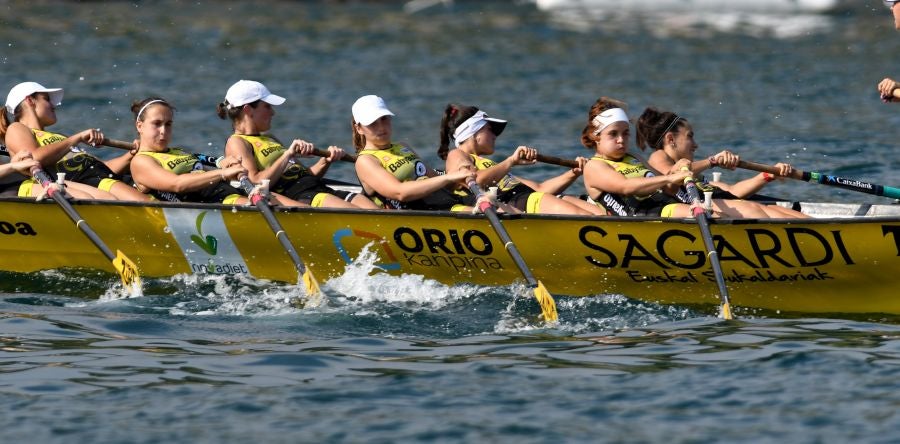 Las bateleras suman su quinta victoria liguera por delante de Orio, Arraun y Hondarribia.