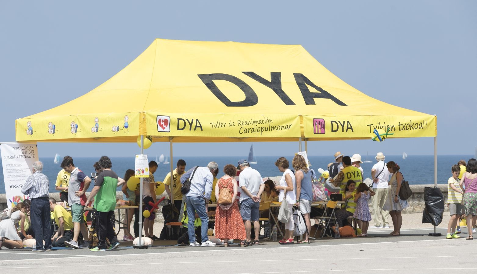 La DYA de Gipuzkoa ha celebrado su 45 aniversario con diferentes actividades en la explanada de Sagües