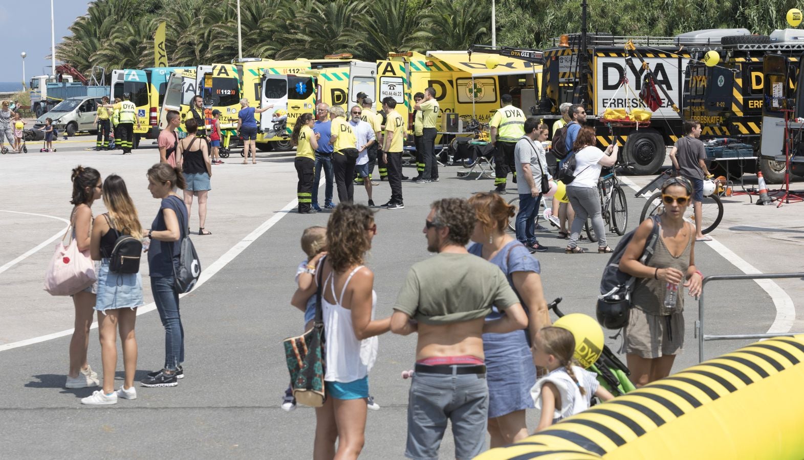 La DYA de Gipuzkoa ha celebrado su 45 aniversario con diferentes actividades en la explanada de Sagües