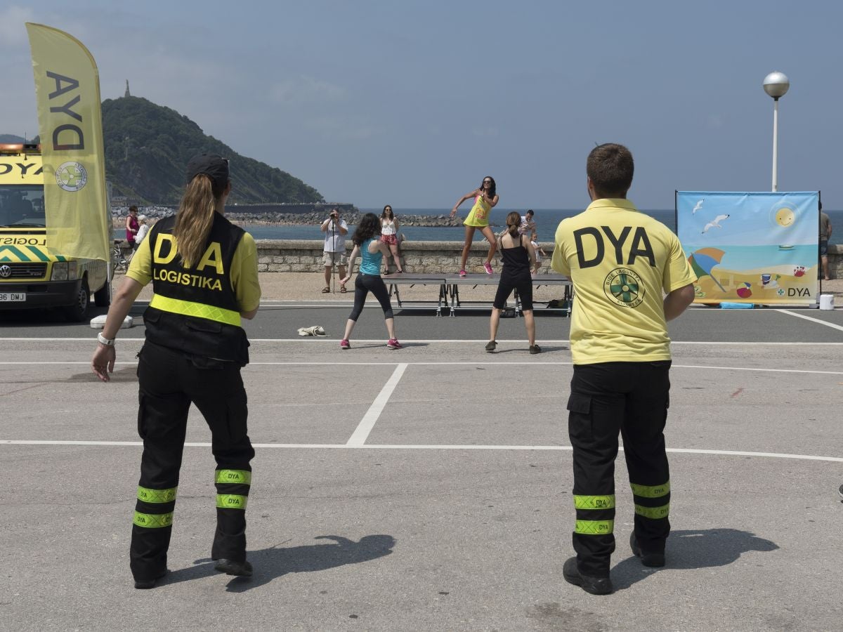 La DYA de Gipuzkoa ha celebrado su 45 aniversario con diferentes actividades en la explanada de Sagües