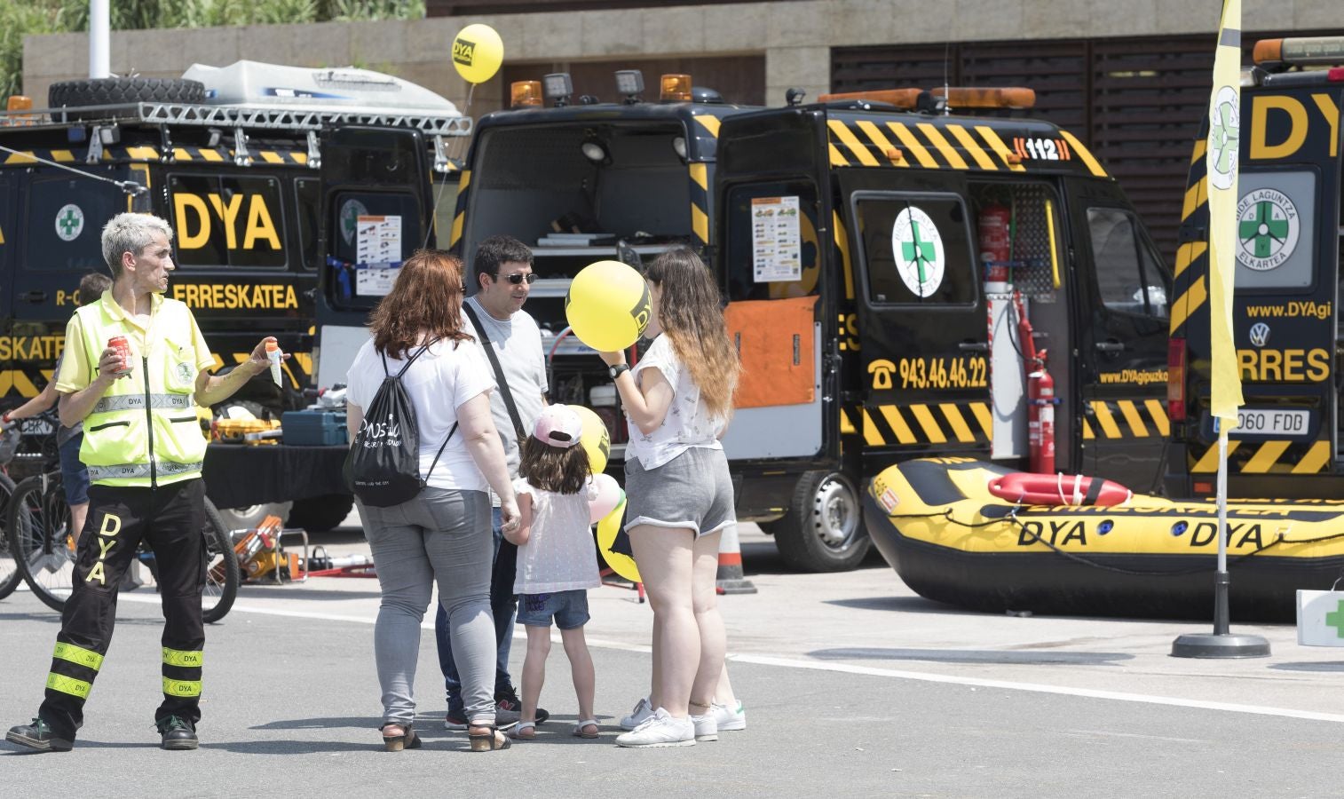 La DYA de Gipuzkoa ha celebrado su 45 aniversario con diferentes actividades en la explanada de Sagües