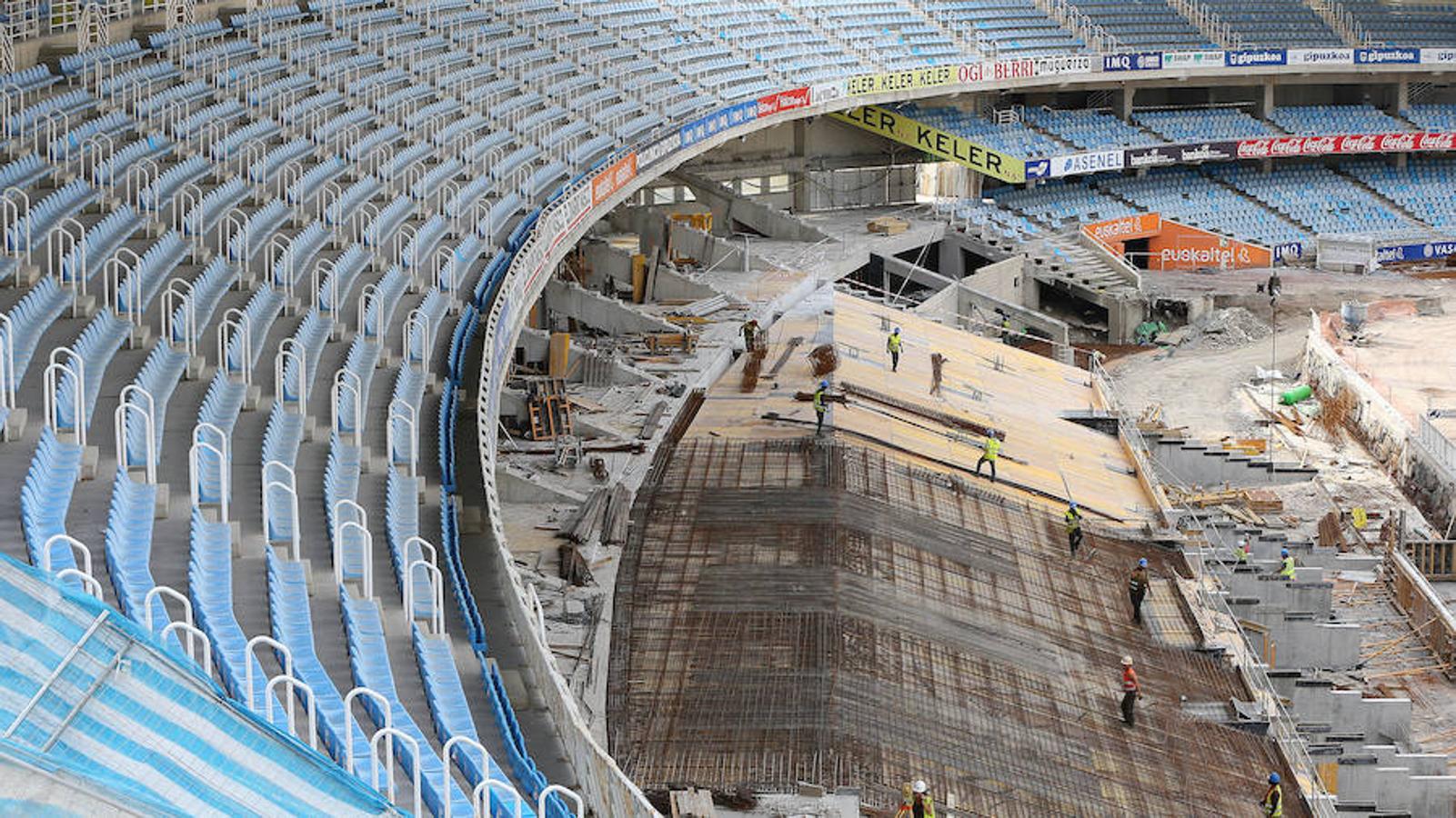 Los operarios continúan trabajando en el nuevo estadio de la Real Sociedad.