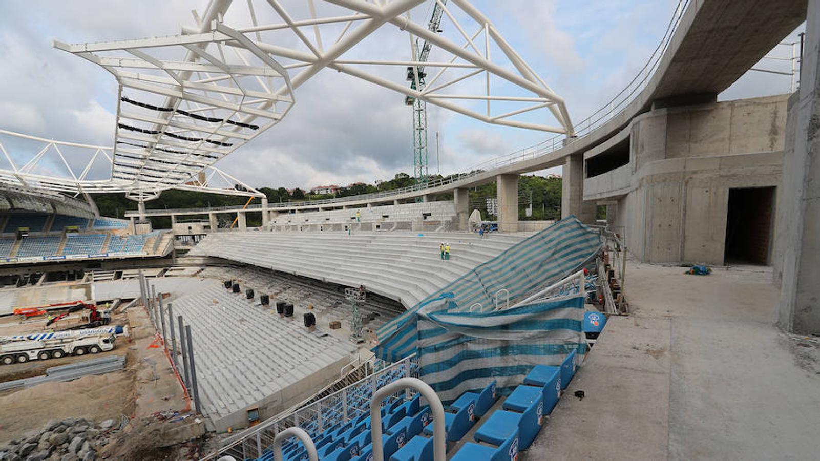 Los operarios continúan trabajando en el nuevo estadio de la Real Sociedad.