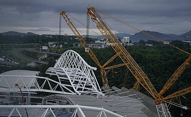 Galería. El izado de la cuarta cercha de Anoeta, en imágenes
