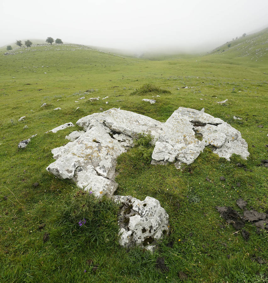 Lo que estaba catalogado como «túmulo» ha resultado ser una edificación -de planta aparentemente octogonal- que data de la época de los romanos. Concretamente, de entre los siglos I y III de nuestra era.