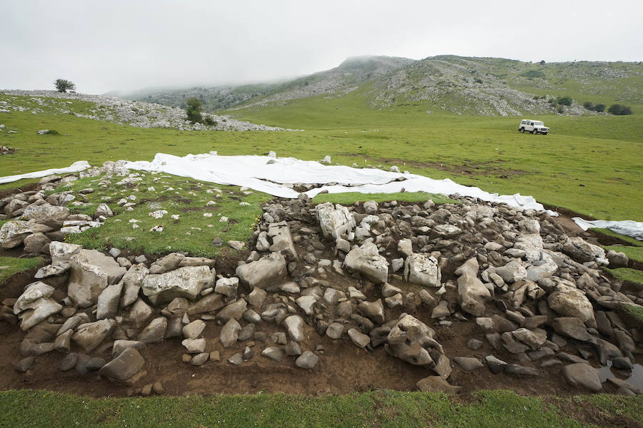 Lo que estaba catalogado como «túmulo» ha resultado ser una edificación -de planta aparentemente octogonal- que data de la época de los romanos. Concretamente, de entre los siglos I y III de nuestra era.
