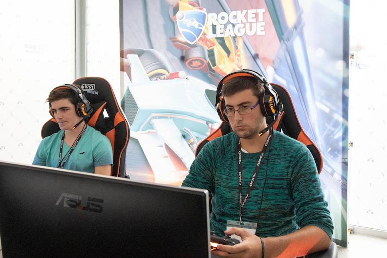 Los 'gamers' se han citado este viernes en Eibar para demostrar sus habilidades a los ojeadores del SD Eibar eSport. El club, que ya contaba con un equipo de eSport, ha decidido dar un salto de gigante y sumarse al panorama internacional de los videojuegos profesionales. Ahora necesitan completar su equipo con los mejores 'gamers' de la zona, motivo por el cual han organizado este 'Draft' en Ipurua.