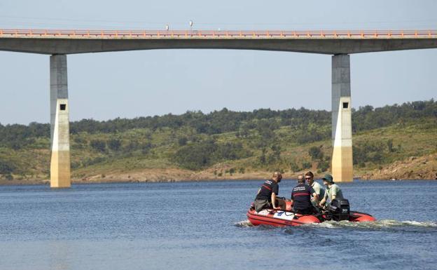 Continúa la búsqueda del vecino de Beasain que saltó desde el puente de la presa de Irueña, cerca de Ciudad Rodrigo. 