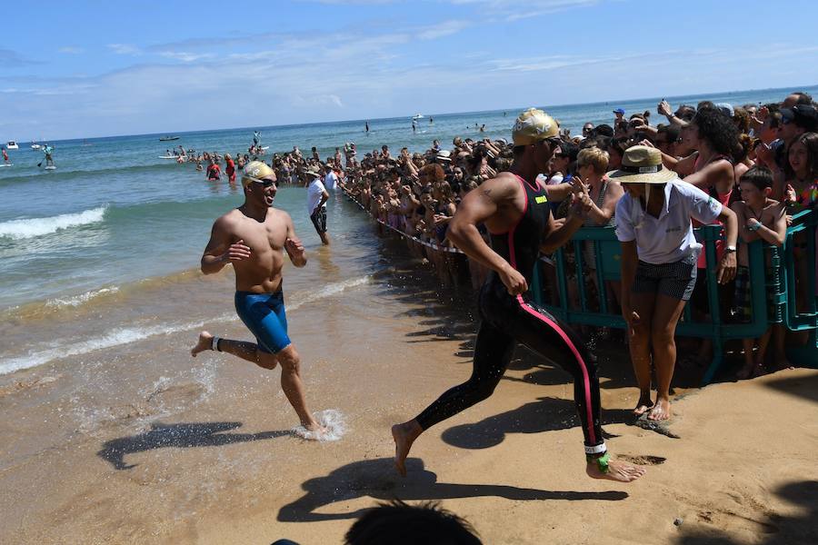 La 48 edición de la travesía, con record de participación de 3.000 nadadores en la salida, se ha convertido en la Behobia de las pruebas a nado.