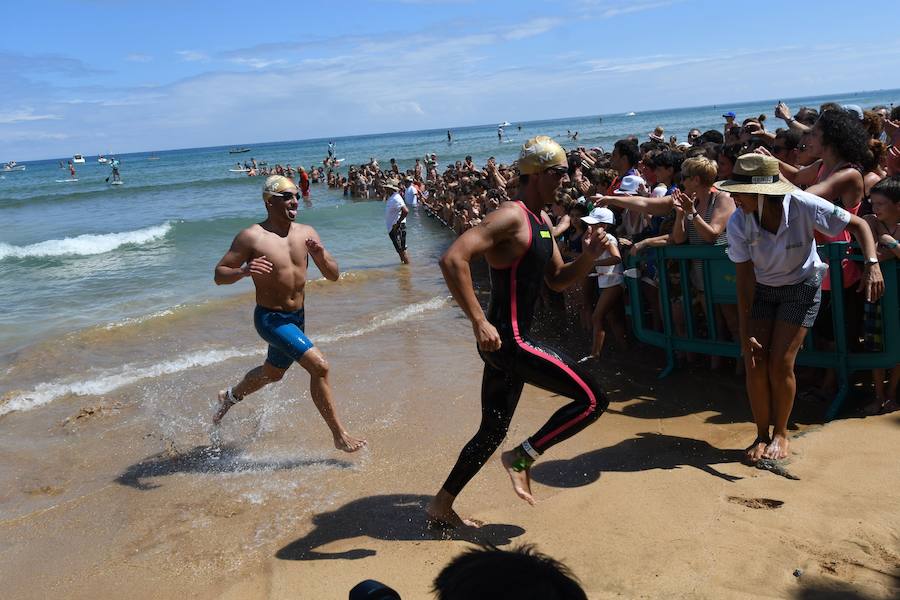 La 48 edición de la travesía, con record de participación de 3.000 nadadores en la salida, se ha convertido en la Behobia de las pruebas a nado.