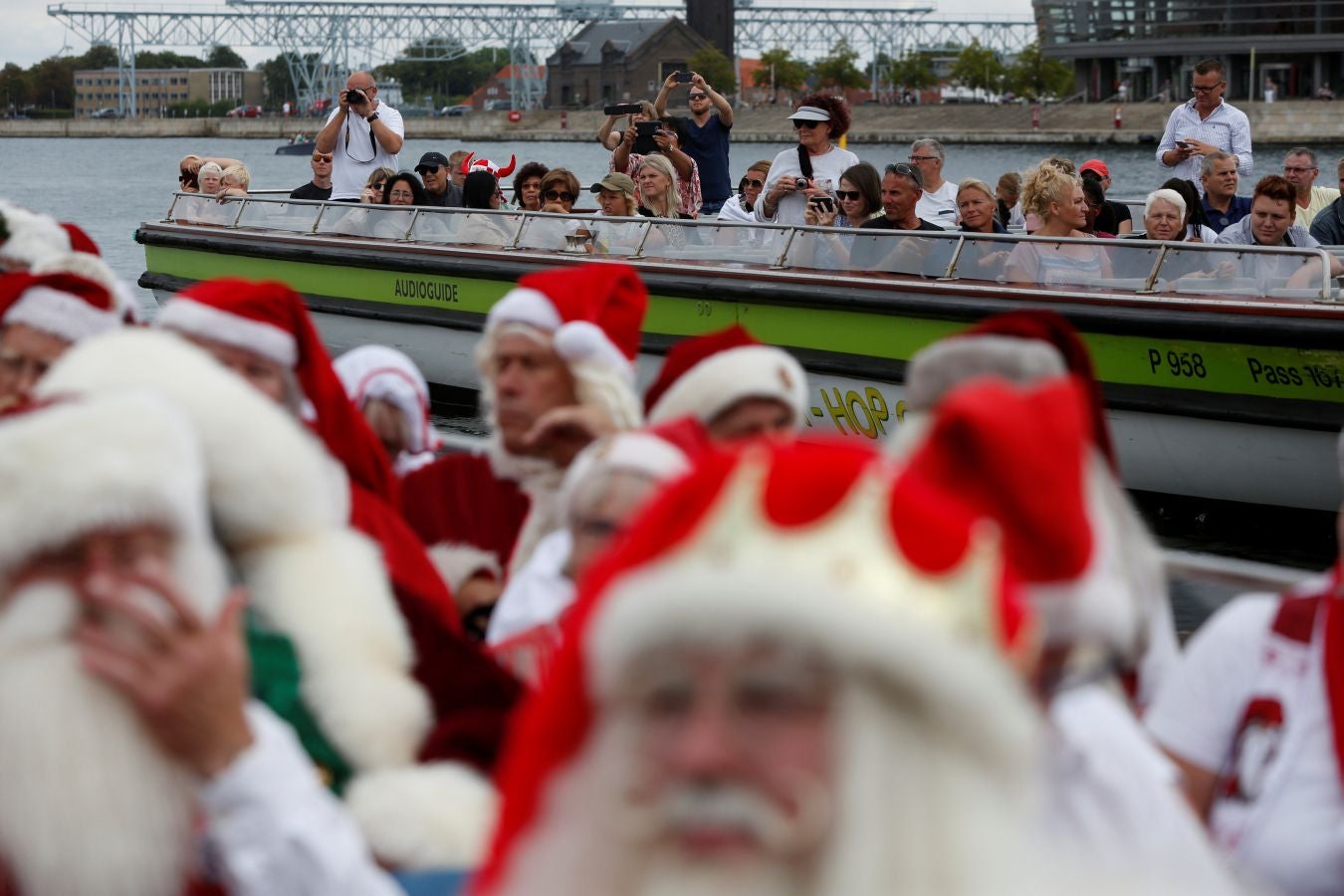 Este domingo se ha celebrado la 61ª conferencia anual de Papá Noel en Copenhague. Más de 150 Santa Claus se reunieron ayer en Dinamarca