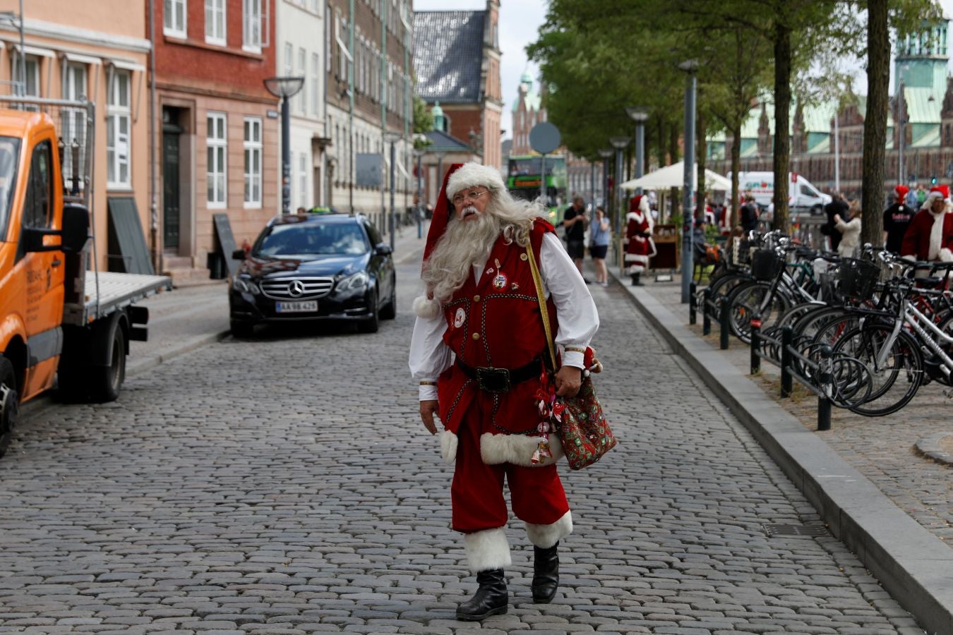 Este domingo se ha celebrado la 61ª conferencia anual de Papá Noel en Copenhague. Más de 150 Santa Claus se reunieron ayer en Dinamarca