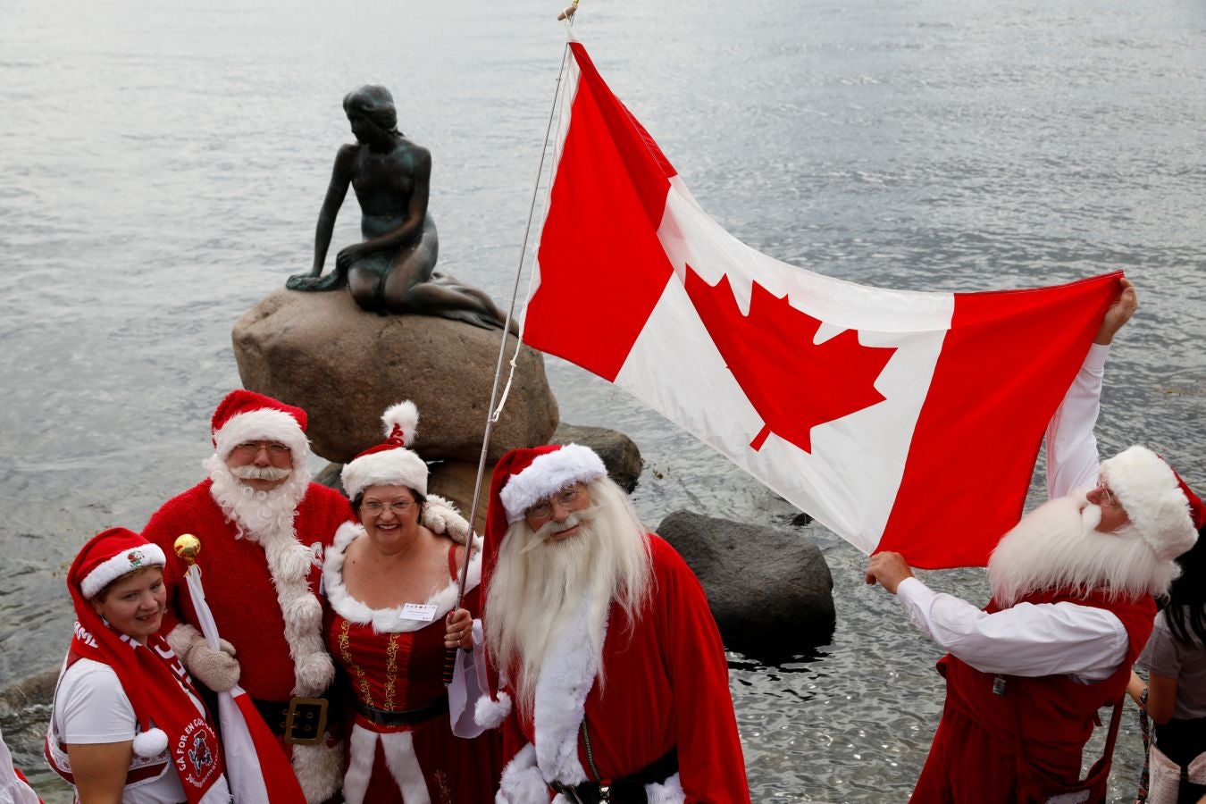 Este domingo se ha celebrado la 61ª conferencia anual de Papá Noel en Copenhague. Más de 150 Santa Claus se reunieron ayer en Dinamarca