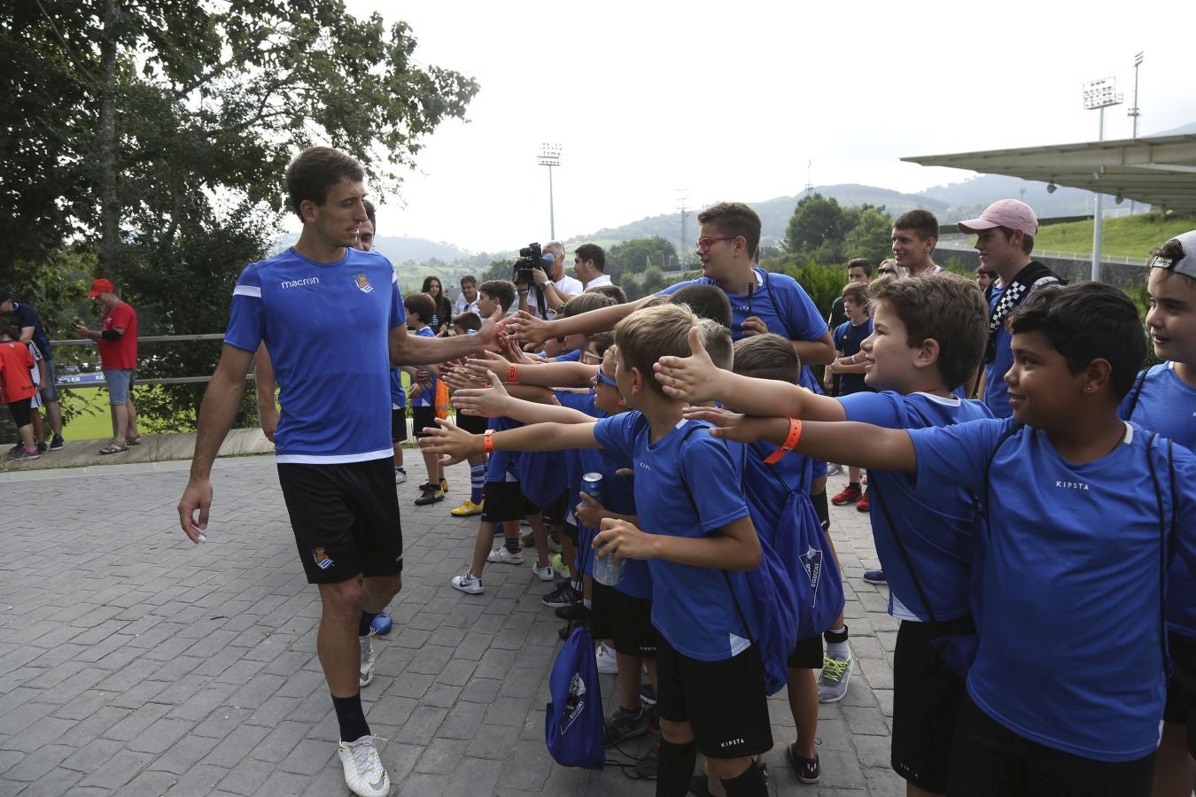 Mikel Merino y Imanol Agirretxe han iniciado el entrenamiento junto al resto del grupo, mientras que los centrales Raúl Navas y Héctor Moreno están en el José Luis Orbegozo haciendo carrera continua