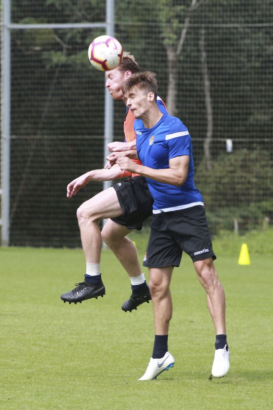 Mikel Merino y Imanol Agirretxe han iniciado el entrenamiento junto al resto del grupo, mientras que los centrales Raúl Navas y Héctor Moreno están en el José Luis Orbegozo haciendo carrera continua