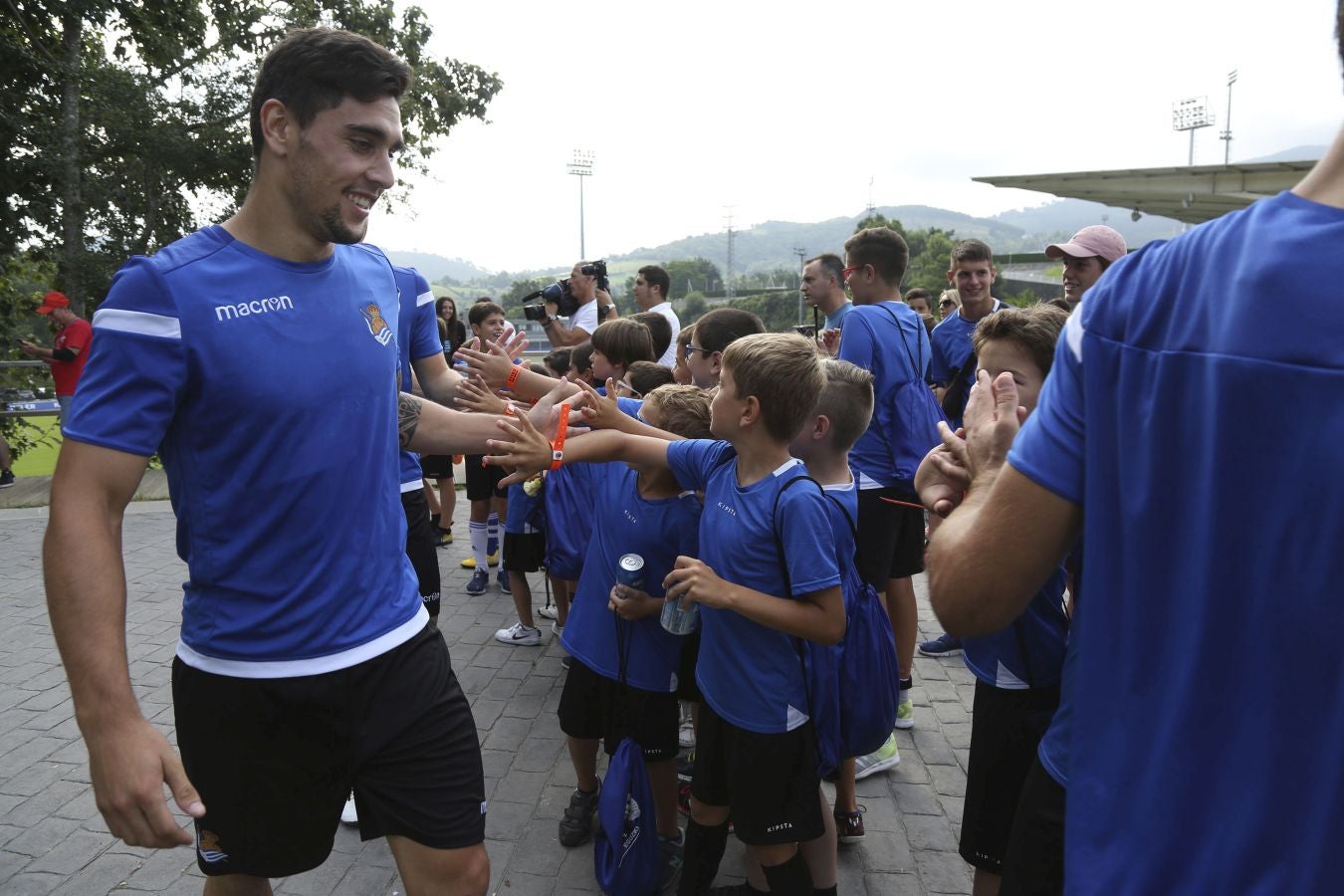 Mikel Merino y Imanol Agirretxe han iniciado el entrenamiento junto al resto del grupo, mientras que los centrales Raúl Navas y Héctor Moreno están en el José Luis Orbegozo haciendo carrera continua