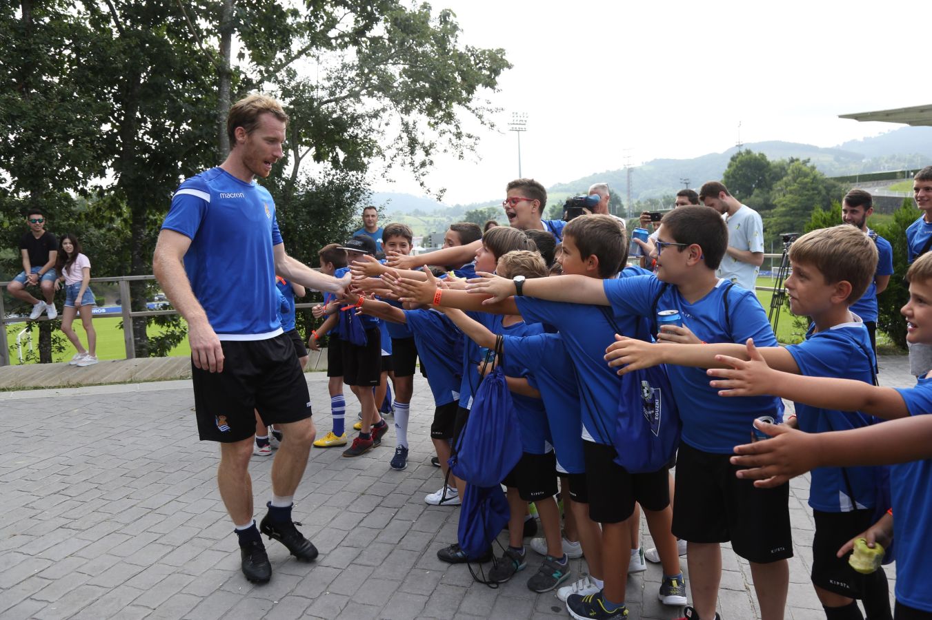 Mikel Merino y Imanol Agirretxe han iniciado el entrenamiento junto al resto del grupo, mientras que los centrales Raúl Navas y Héctor Moreno están en el José Luis Orbegozo haciendo carrera continua