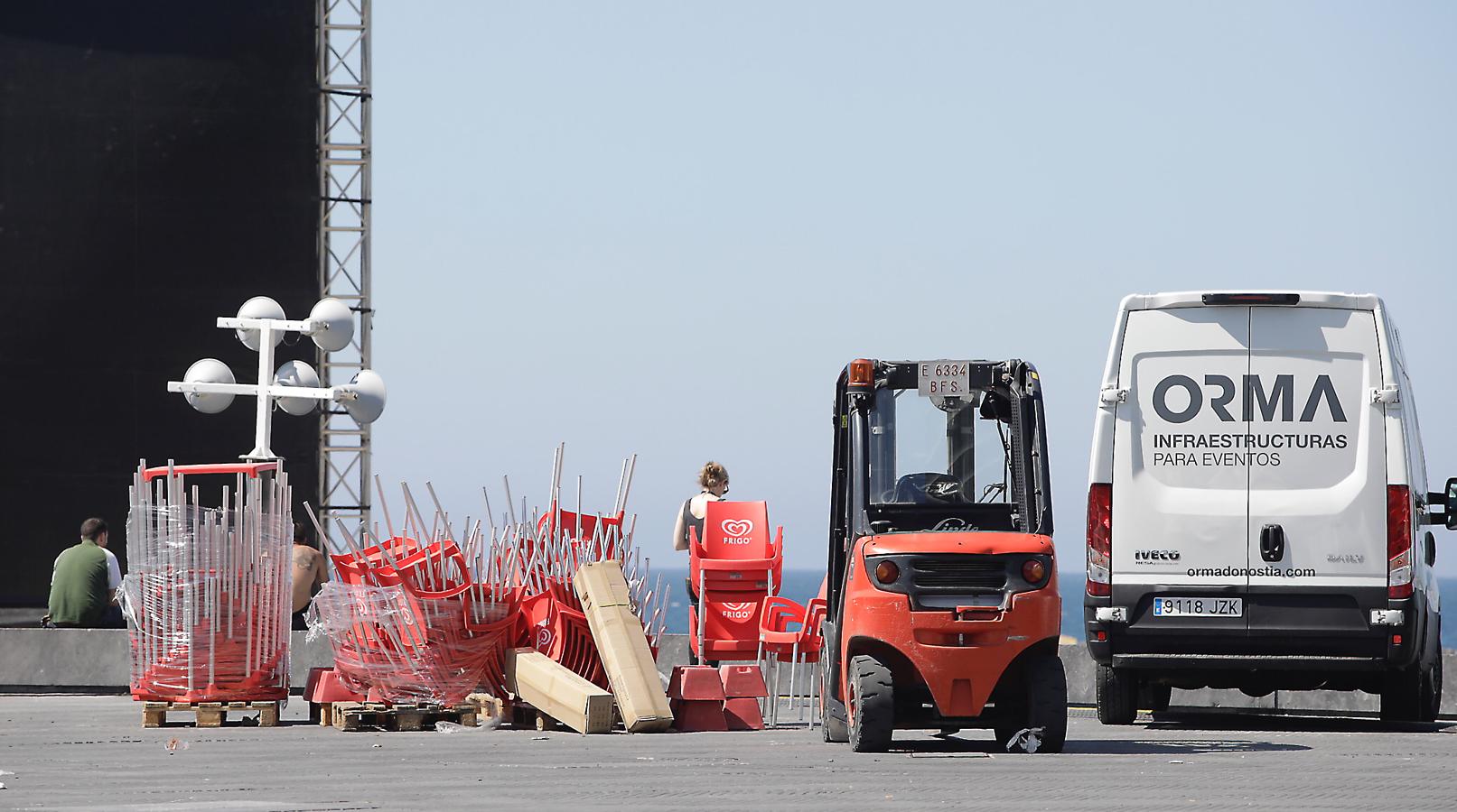 Ya están levantadas y casi preparadas todas las infraestructuras del Jazzaldia, y especialmente la del gran Escenario Verde de la playa de la Zurriola, donde mañana a las 21.00 horas actuará el maestro de la salsa Rubén Blades