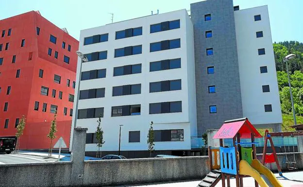 El Gobierno Vasco construyó un bloque de viviendas en Egazelai para alquilarlas a jóvenes empadronados en Eibar.
