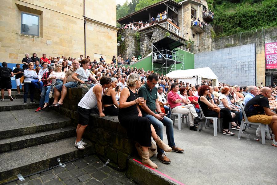 Chick Corea con su Akoustic Band, acompañado por John Patitucci al contrabajo y Dave Weckl a la batería, ofreció un entrañable concierto en la plaza de la Trinidad dentro de la 53 edición del Jazzaldia.