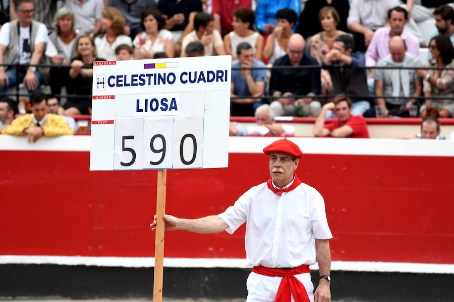 El diestro Pepe Moral fue el gran protagonista en el cierre de los sanignacios de Azpeitia por las dos grandes faenas que firmó a los dos toros con opciones de una desigual corrida de Cuadri, labores que, al final, quedaron sin premio por su mala tarde con los aceros