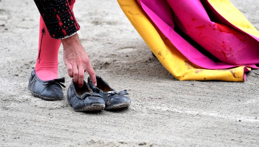 El diestro Pepe Moral fue el gran protagonista en el cierre de los sanignacios de Azpeitia por las dos grandes faenas que firmó a los dos toros con opciones de una desigual corrida de Cuadri, labores que, al final, quedaron sin premio por su mala tarde con los aceros