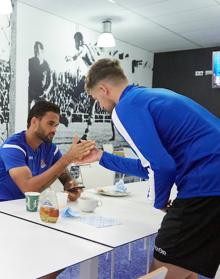 Imagen secundaria 2 - Adnan Januzaj se ha incorporado a la pretemporada en Zubieta