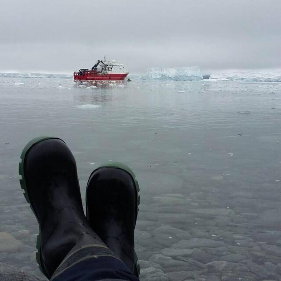 Iñaki Irastorza es un ingeniero donostiarra que durante cuatro meses al año viaja al continente más austral de la sierra