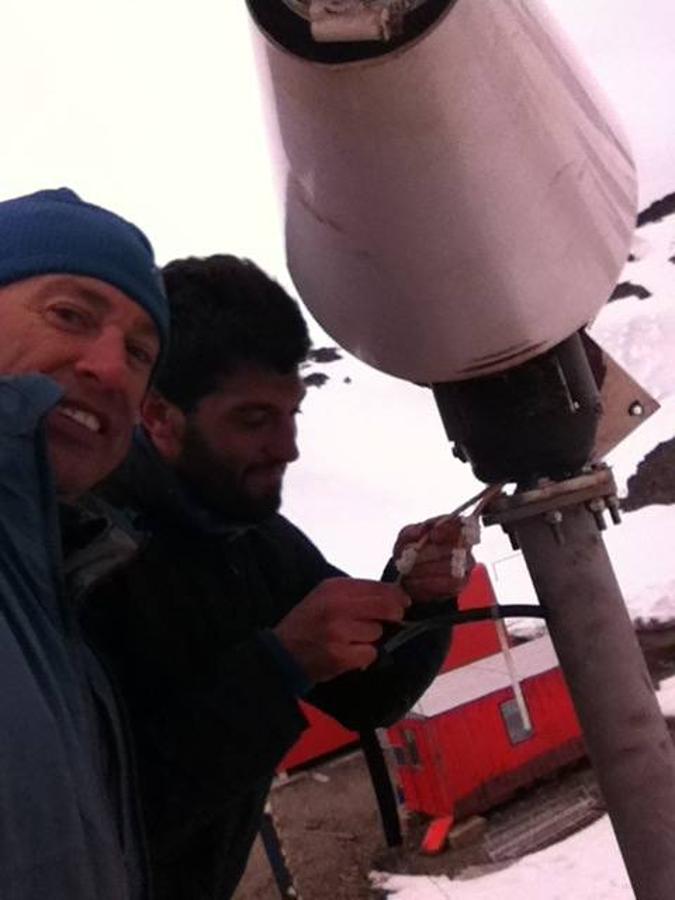 Iñaki Irastorza es un ingeniero donostiarra que durante cuatro meses al año viaja al continente más austral de la sierra