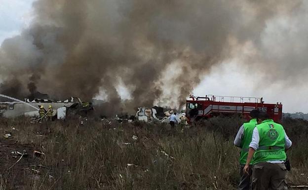 Todos los pasajeros sobreviven tras estrellarse un avión en México