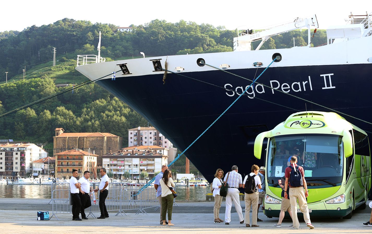 El lujoso Saga Pearl II ha atracado en el puerto de Pasaia este jueves 2 de agosto