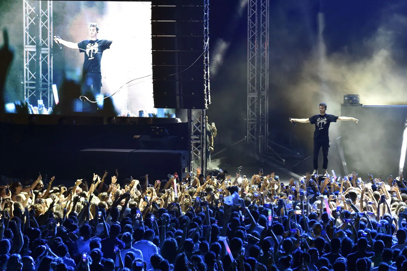 El dúo de producción estadounidense y djs The Chainsmokers actúan este miércoles 1 de agosto de 2018, en la antigua ciudad de Byblos (Jbeil), al norte de Beirut (Líbano). 