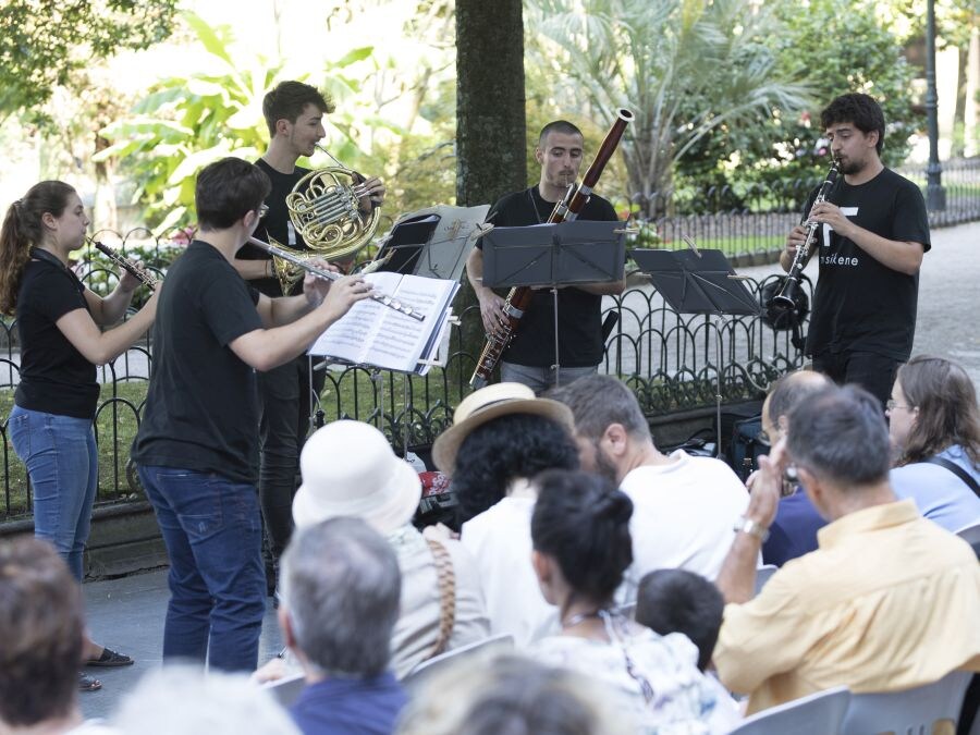 La jornada inaugural de la Quincena Musical llenó de música y danza la ciudad con doce propuestas que atrajeron a numeroso público 