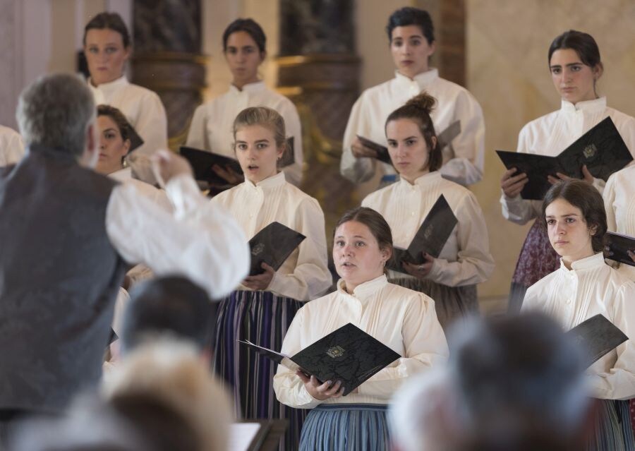 La jornada inaugural de la Quincena Musical llenó de música y danza la ciudad con doce propuestas que atrajeron a numeroso público 