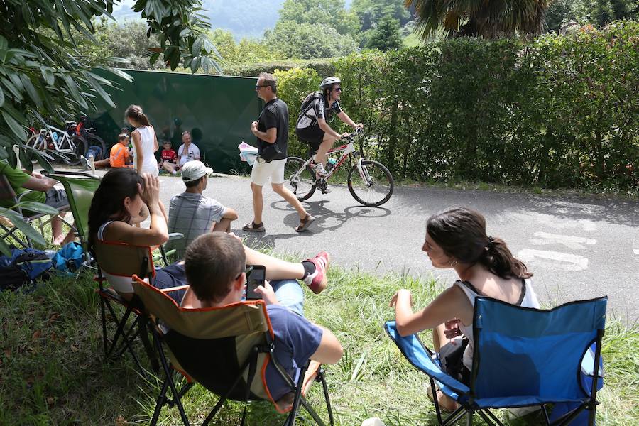Un gran ambiente en la subida final de la clasica San Sebastián 2018, a los ciclistas no les faltará apoyo