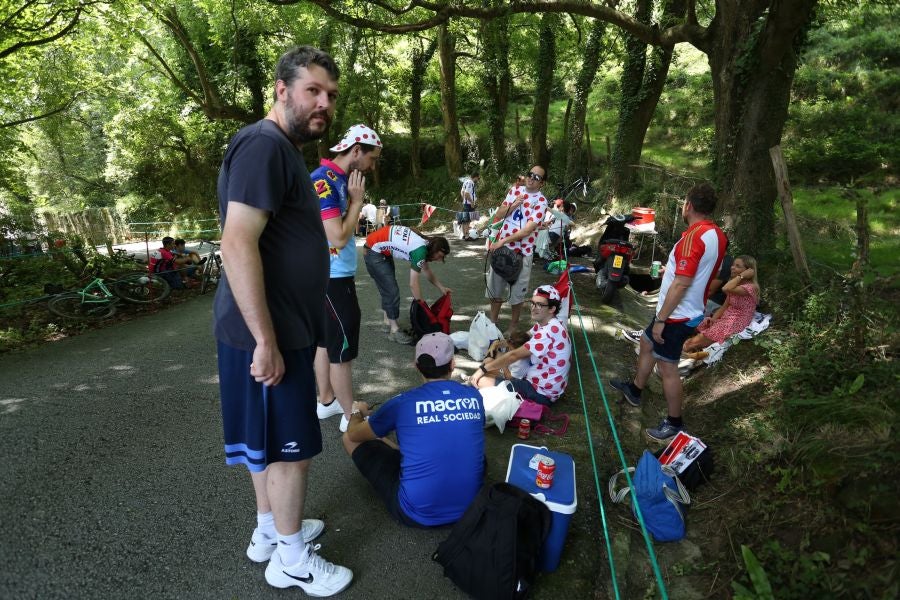 Un gran ambiente en la subida final de la clasica San Sebastián 2018, a los ciclistas no les faltará apoyo