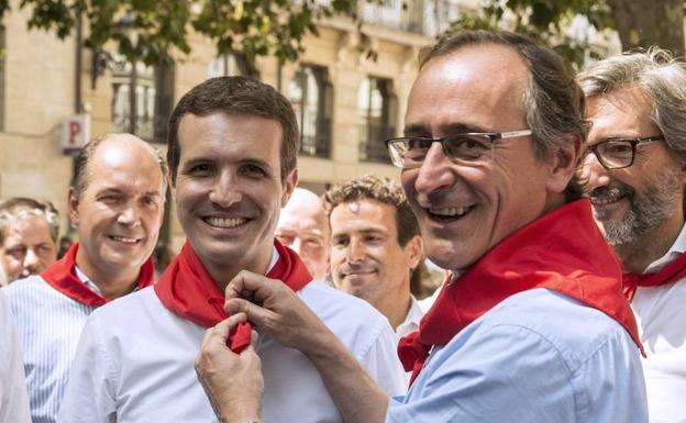 Pablo Casado y Alfonso Alonso en Vitoria. 