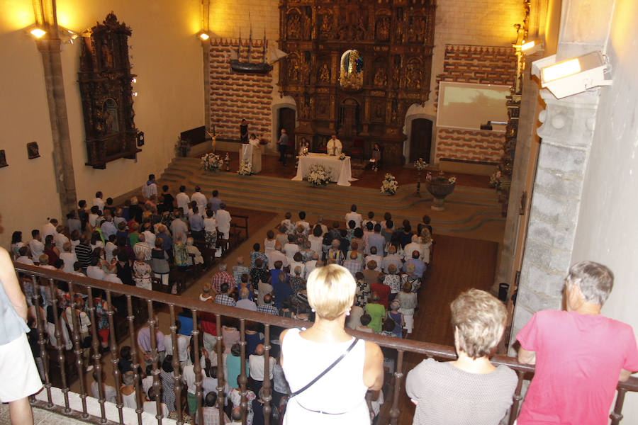 as fiestas de Itziar, las Kopraixak, comenzaron el sábado y concluirán el miércoles. Ayer celebraron uno de los actos más queridos por los itziartarras., el relacionado con el culto y devoción a la Virgen de Itziar. 