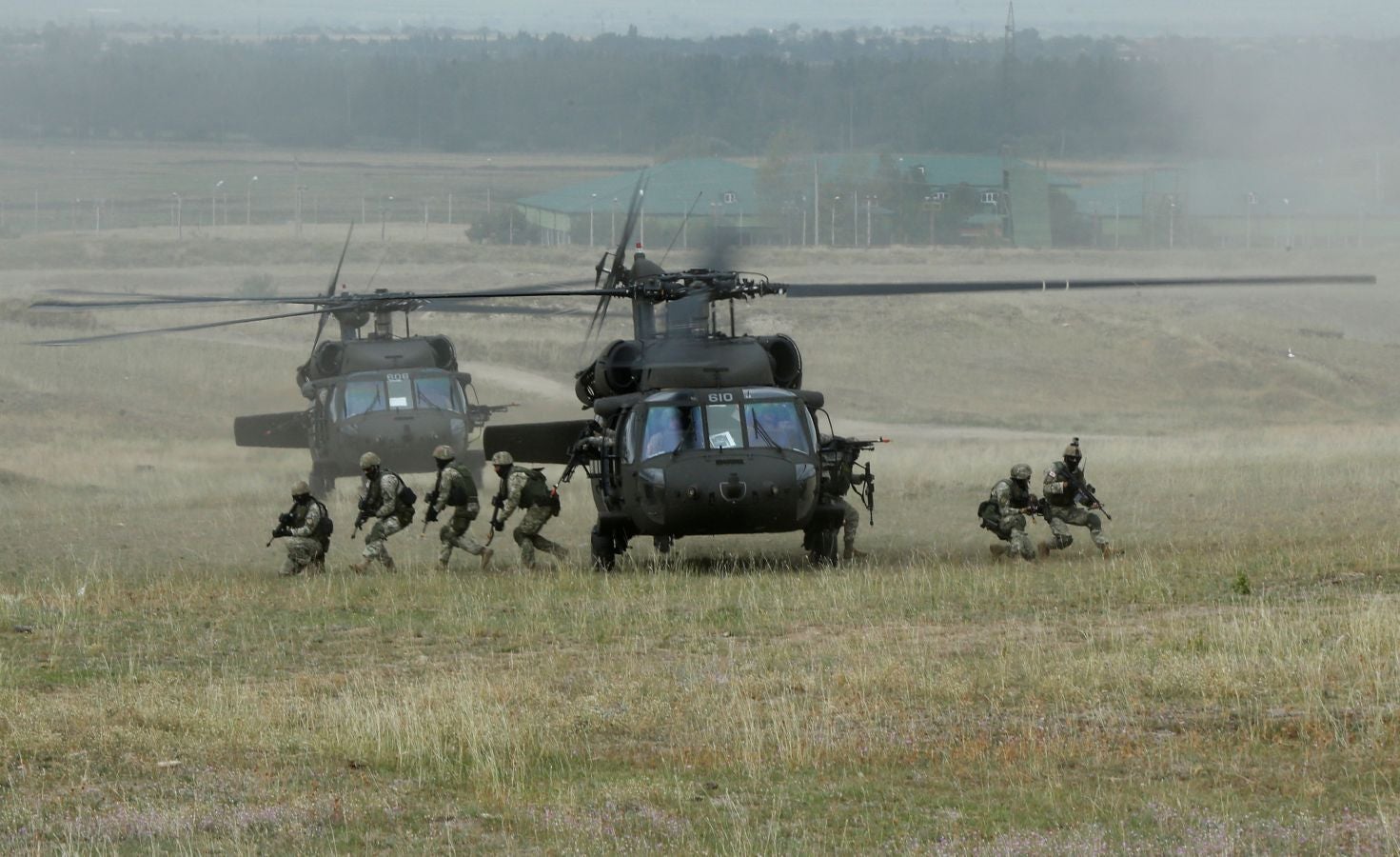 Soldados ucranianos durante los ejercicios militares multinacionales «Noble Partner 2018» en la base militar de Vaziani, a las afueras de Tbilisi, Georgia,