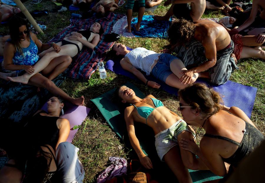 Cuarta edición del Festival Samsara en el distrito de Toreki en Siofok (Hungría). Los asistentes al festival disfrutan de la música y talleres de yoga así como conferencias de entrenadores de yoga, psicólogos, instructores, terapeutas, médicos y curanderos entre el 6 y el 12 de agosto de 2018.