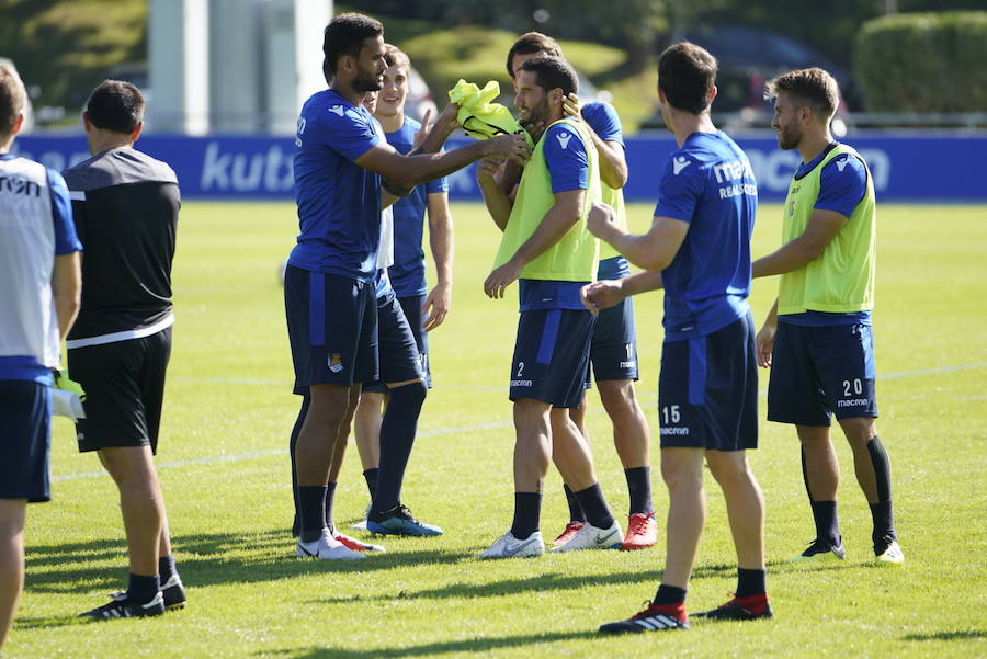 Entrenamiento de aproximada duración de una hora y media en el que el balón ha sido el protagonista principal. Todavia sin Theo Hernández y con Januzaj recuperandose dentro de las instalciones de Zubieta.