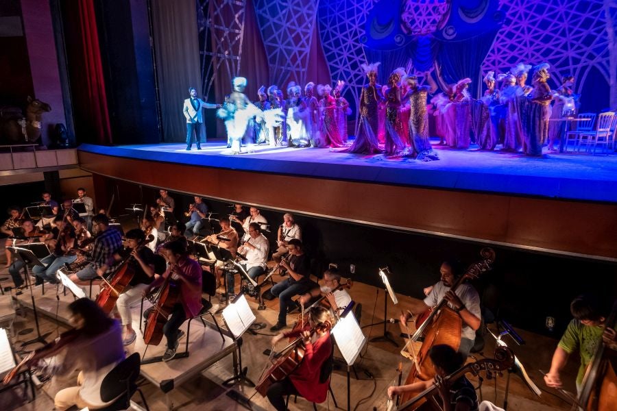 Paolo Arrivabeni dirige esta producción que se estrenó en mayo en Buenos Aires y transmite «las ganas de vivir queda la música de Rossini» 